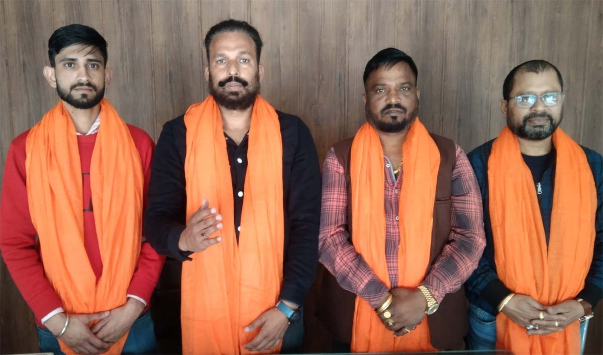Arvind Gautam: Police should control the mischievous elements who vandalized the idols of Shiva family in the temple.